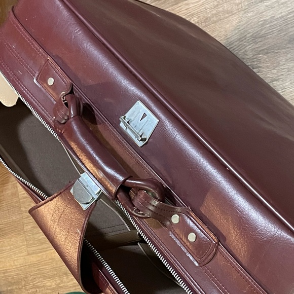 Vintage Travel Suitcase made in Korea unbranded Maroon With Red Stripe - Picture 8 of 10